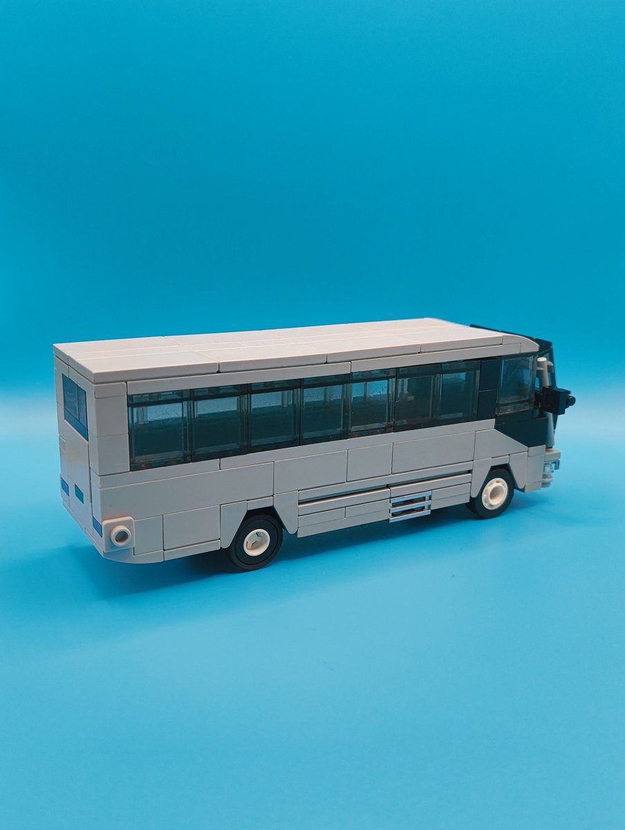 Norick65186664's tweet photo. トヨタ コースターを制作
マイクロバス感を出すのに苦労しました。#5wlc #レゴ #lego https://t.co/rTYFu5SMVE