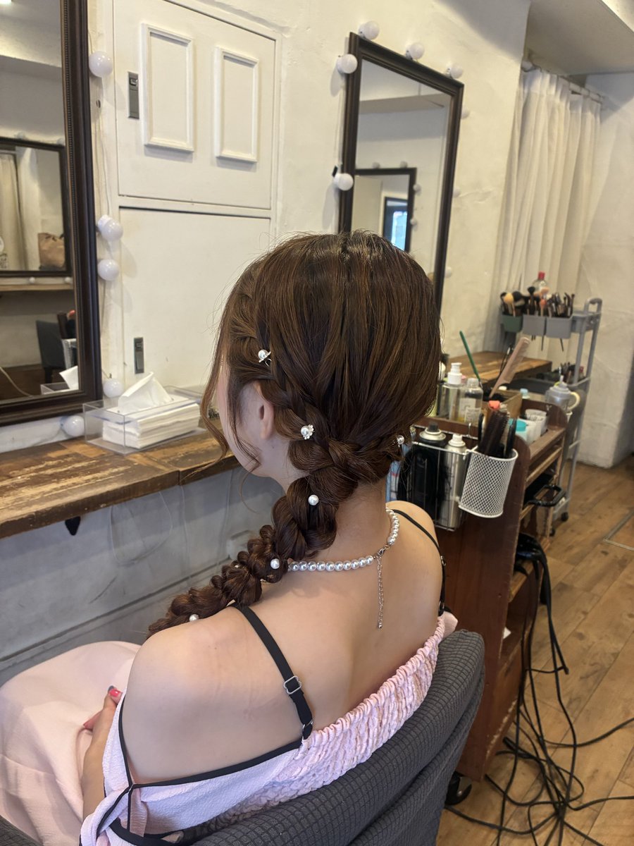 ktmk_nyan's tweet photo. ヘアメして結婚式へ！！ https://t.co/EHWeSaM0qE