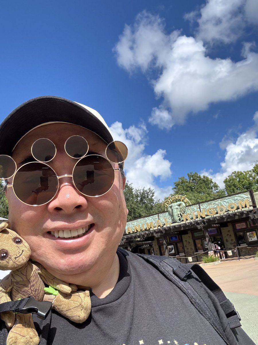tsukajimuga's tweet photo. ディズニー・ワールド
アニマル・キングダム
最後だらかか余計にはしゃいでます
何気にミッキーコーデをしております。笑 https://t.co/nRe10N5ftM