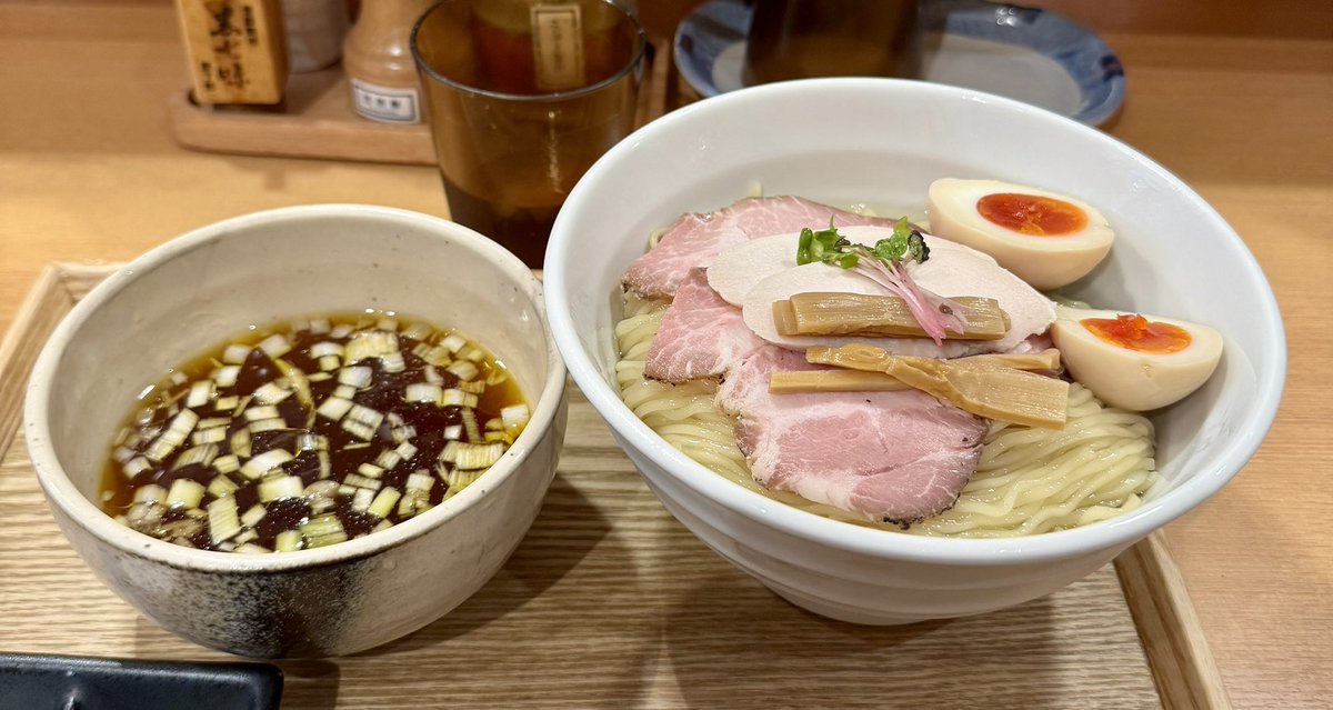 adomin2020's tweet photo. お昼ご飯🍜
14時過ぎに横アリ着♪ https://t.co/qDkzXg0HeZ