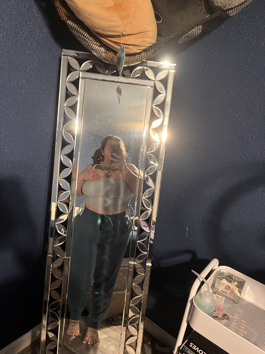 Glowrenaey's tweet photo. Ootn im loving the color blue tonight
#nsfwtwt #bbw #pawg #snowbunny #goonette #egirl https://t.co/1FjghImKKb