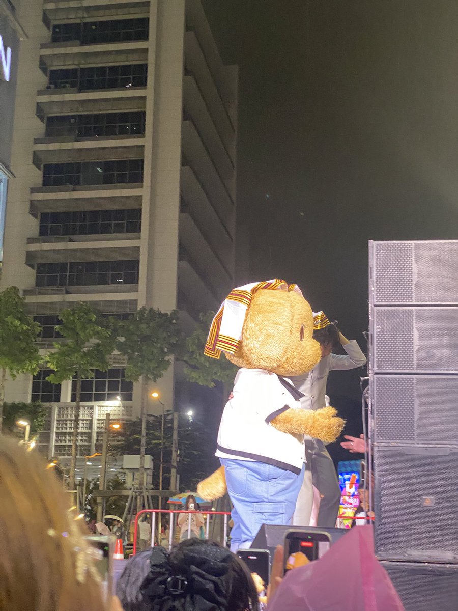 HooperJeng's tweet photo. Back home, and it was very wonderful trip🥰. So lucky to meet PuPu at MBK checking Led, there was heavy rain on 11/9 but the weather during the graduation ceremony was quite good. It was a little cloudy on 12/9,  just light drizzle sometimes, I did not even have to wear raincoat.
There was only heavy rain when I already backed at hotel. You are really favorite son of the God, PuPu, so lucky😍
So good memory and see you next time my boy
#ppoohkt
#poohHoopers
#PoohGraduation2026
