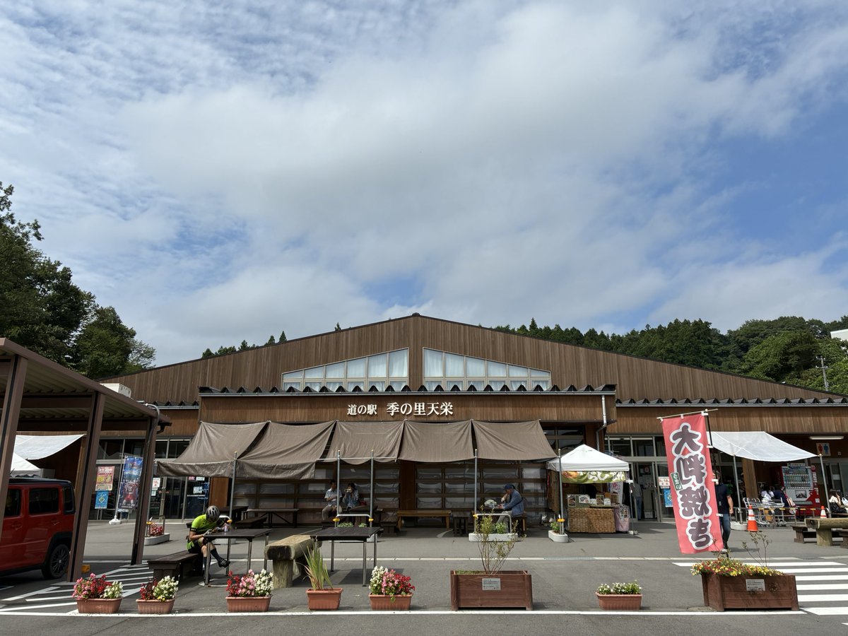 aderu3254's tweet photo. 3ヶ所目の天栄村で
🎁回収。
天栄村のポケふたは
「道の駅 季の里 天栄」に
あります😊
天栄村のシンボル羽鳥湖で
ボート遊びをしている(個人の
見解です)ラッキーと
イエッサンが描かれています🥰
次は須賀川市に向かいます。 https://t.co/EpJKa17igW