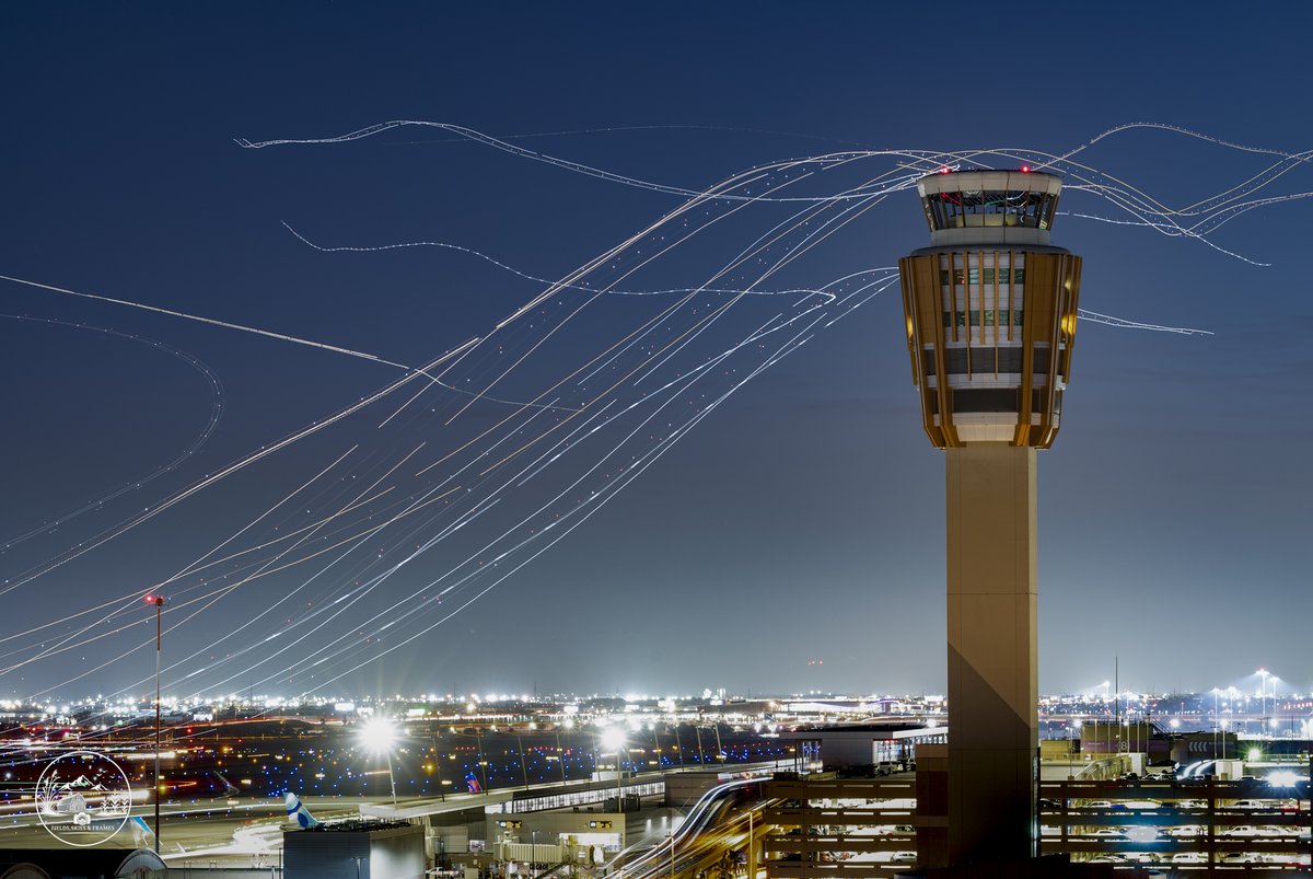 fieldskiesframe's tweet photo. Composite of a handful of evening departures from Phoenix Sky Harbor airport. https://t.co/8Etqpf00gS