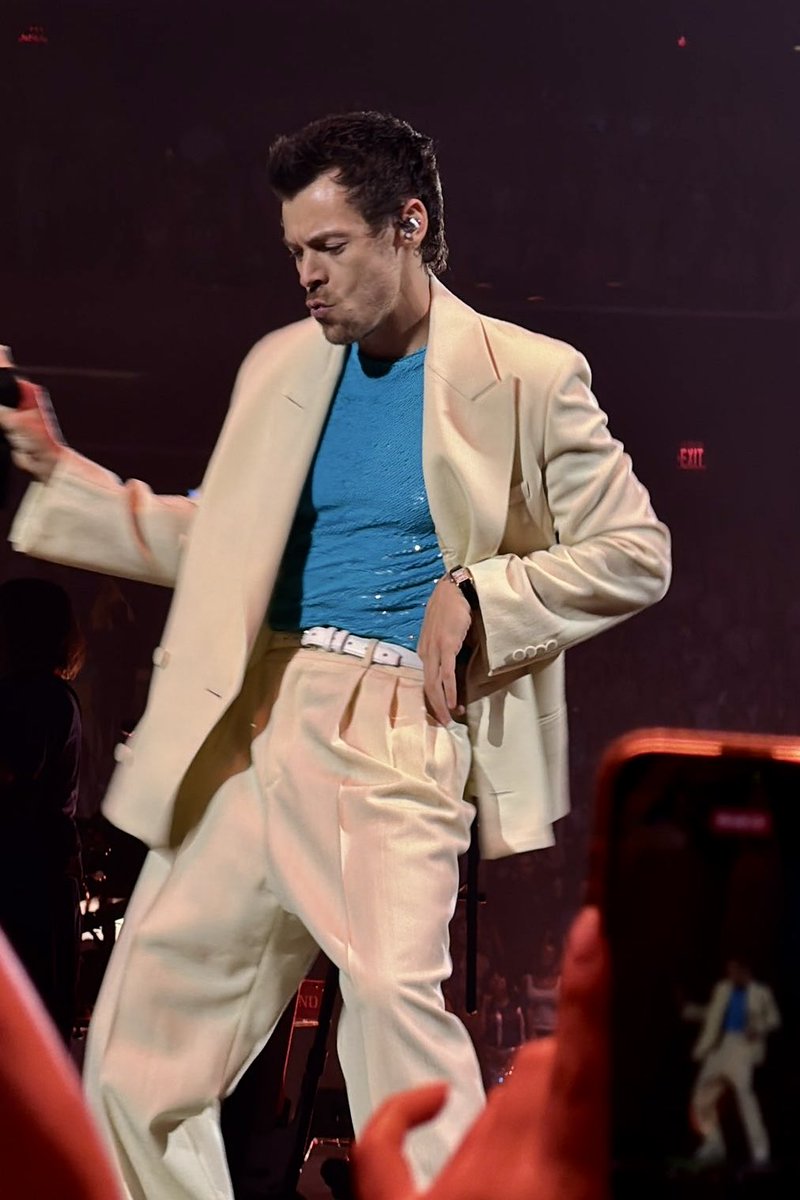 prnstacherry's tweet photo. live laugh love harry in cream suits🍦 https://t.co/Bv0Wuv6v8s
