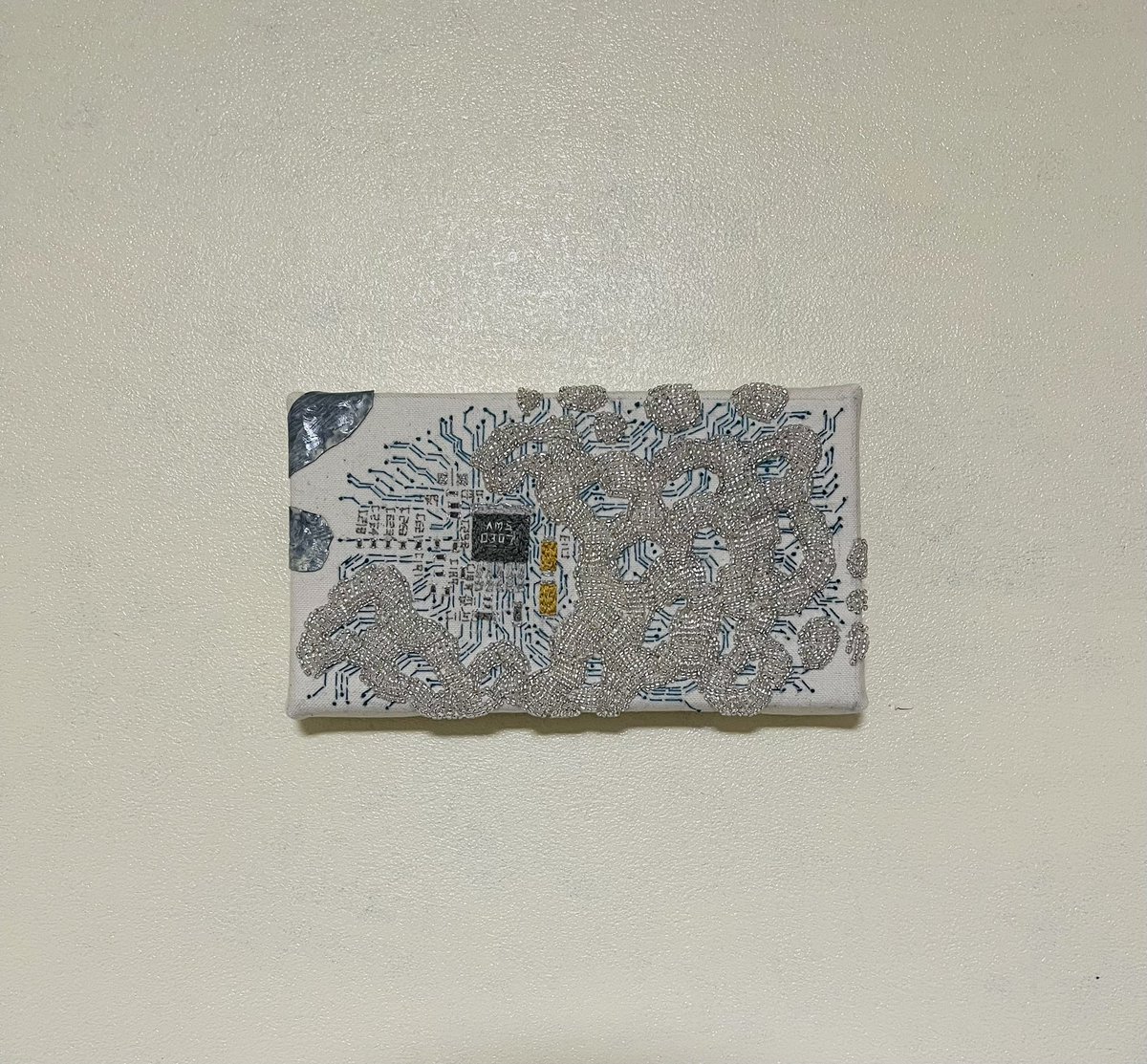 sisyuinu's tweet photo. 基板刺繍+ビーズ筐体
Power Mac G4より採掘
Hand stitched circuit board https://t.co/NKCdPOHMQx