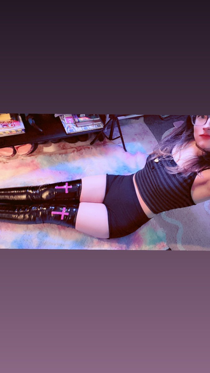 itskckitty's tweet photo. 💗💗🖤🖤 https://t.co/NyCMRoM0rs