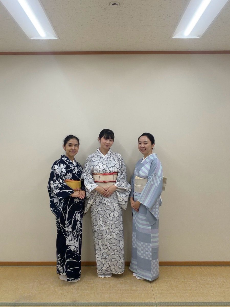 kimono_dressing's tweet photo. 暑い夏が過ぎて…久しぶりの名古屋帯のおけいこでした👘

#京都市下京青少年活動センター　#着物着付けクラス　#着物でお出掛け　#京都散策　#kimonoclass https://t.co/i0fG4B7WQl