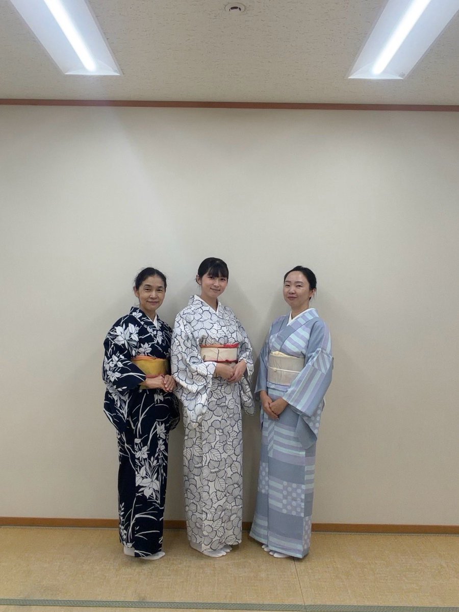 kimono_dressing's tweet photo. 暑い夏が過ぎて…久しぶりの名古屋帯のおけいこでした👘

#京都市下京青少年活動センター　#着物着付けクラス　#着物でお出掛け　#京都散策　#kimonoclass https://t.co/i0fG4B7WQl