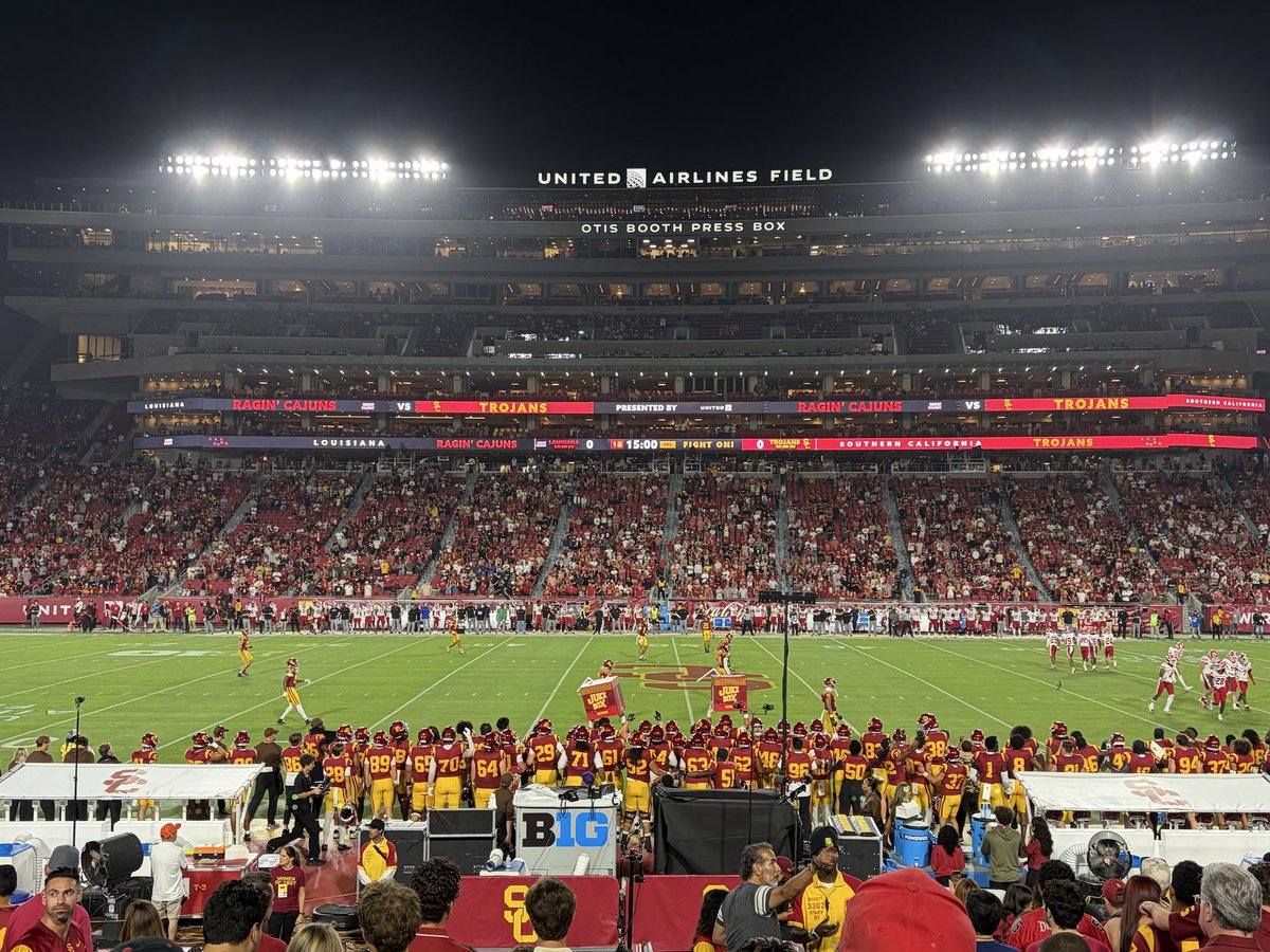 JoeyTrojan_'s tweet photo. Beat the Ragin’ Cajuns! ✌️ #USC https://t.co/3kTbBP1DnO