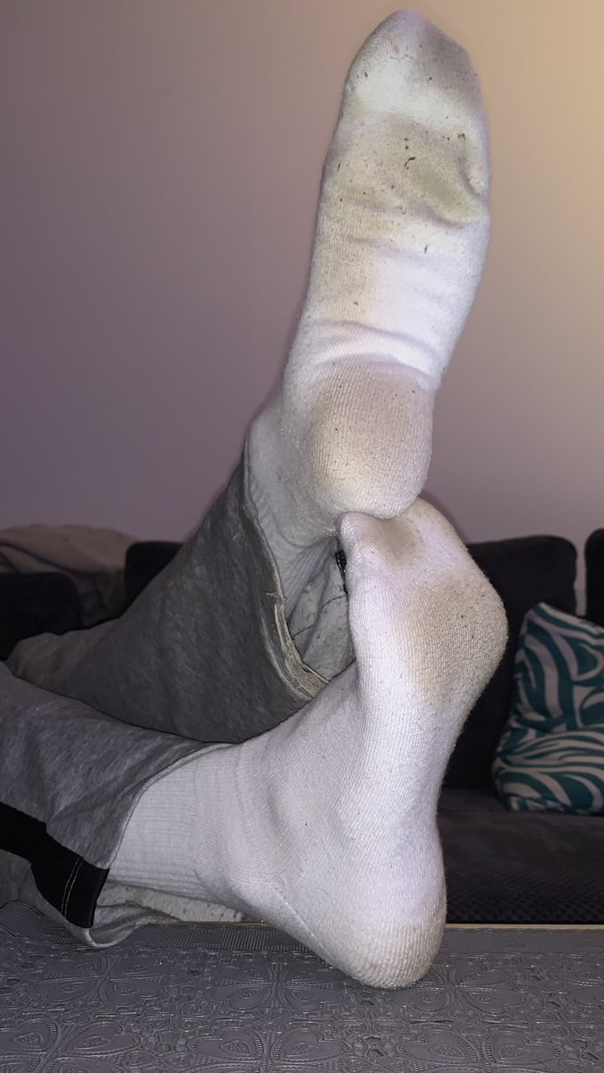 maxthesmelly's tweet photo. socks ✔️ feet ✔️ body ✔️
I’ll give you bulge too if it gets 200 https://t.co/ALlNSrIYfw