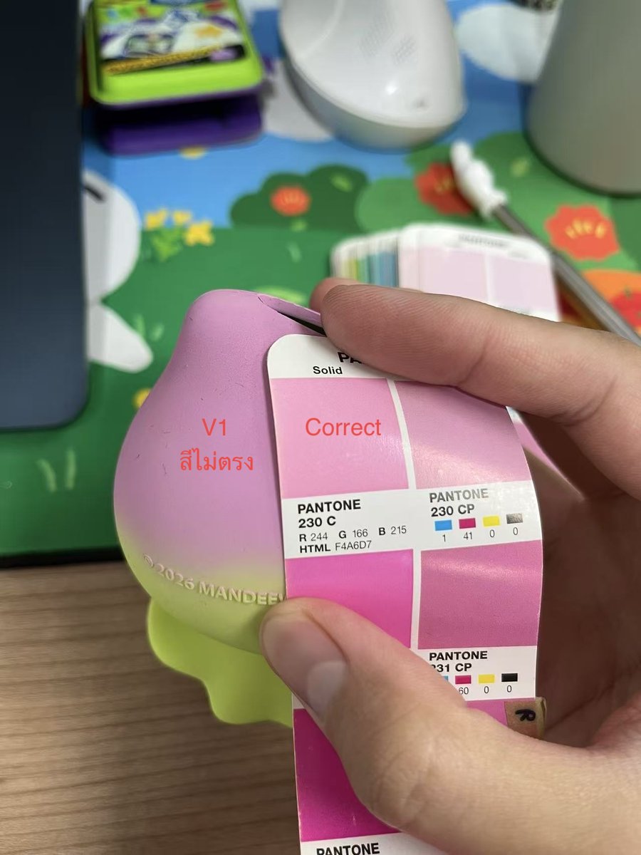 Applesheepth's tweet photo. SHEEP X RAINY - Work In Progress ... #RainyTF #น้องเรนนี่ #TleFirstone

การทำสี Gradient เป็นอะไรที่ยากที่สุดสำหรับ 3D เนื่องจากการปรับสีหนึ่งสีจะทำให้อีกสีเพี้ยนตามเสมอ การจะทำให้ทุกสีตรงหมดในการ injection ครั้งเดียวเป็นอะไรที่ปราบเซียนและหินสุดๆ

หลังจากพยายามกันอยู่นาน (เกือบเดือน) ตอนนี้เราได้ Pre-Setting ของสีที่ถูกต้องแล้ว ขั้นตอนต่อไปคือการรอทุกฝ่ายคอนเฟิร์มตัวอย่างและผลิตจริงแล้ววว 

ขณะนี้คาดว่าเราจะพร้อมส่งหลาน RAINY ให้ย่าๆยายๆกันปลายเดือนตุลาคมหรือต้นเดือนพฤศจิกายน

ขออภัยทุกคนมากๆจริงๆที่ให้รออยู่นาน ทั้งทีมตั้งใจจะทำโปรเจกต์นี้ให้ออกมาดีที่สุดจริงๆ หวังว่าจะถูกใจทุกคนนะครับ 🙏🙏

Too Much Love 💚🩷
SHEEP TEAM ✌️