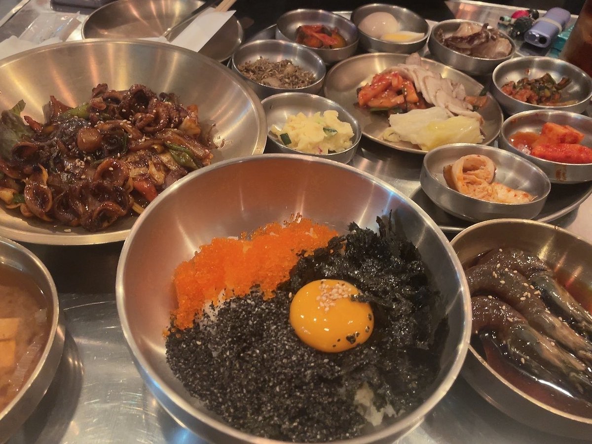 kkkspkd's tweet photo. 昨日ふわり氏とご飯食べる時に���しぶりに週末キラキラナイトモード歌舞伎町卍を歩いたから、めちゃくちゃ陰キャになっちゃって一周まわって横揺れダンスしたくなった https://t.co/ZVihPpYLdc