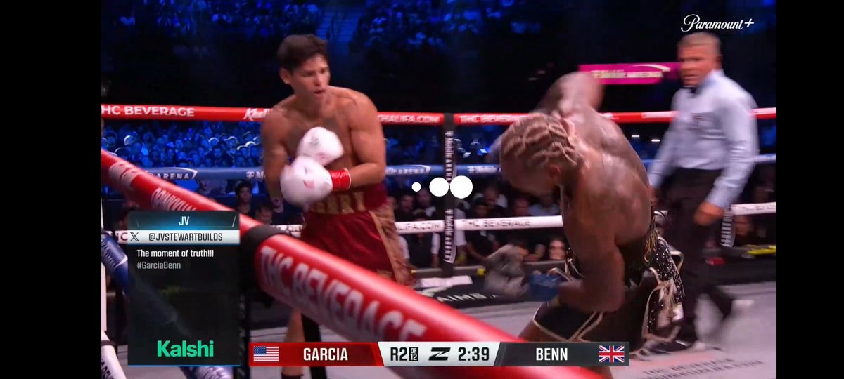 MarkGraysonMe_'s tweet photo. It was over when ryan hit him here #garciaben #kingryan https://t.co/ZTQdFLK8Vs
