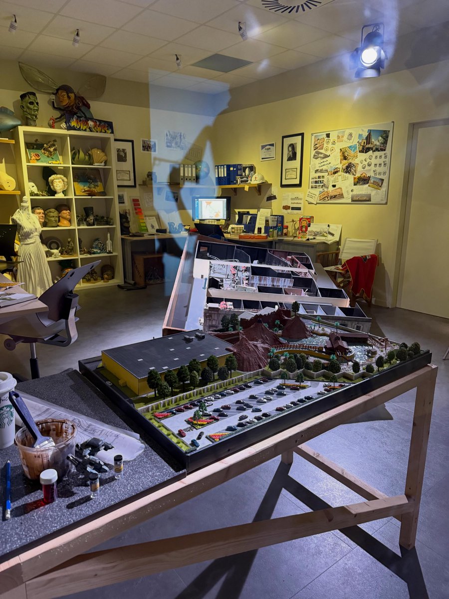 RoxaneFons0qe's tweet photo. Wist je dat er in de wachtrij van Movie Park Studio Tour een aantal maquettes staan opgesteld? 🔥 https://t.co/gy6H9f0VgL