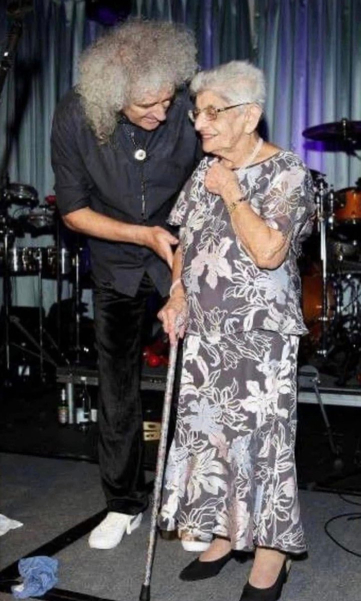 fredsladygodiva's tweet photo. "In private moments with us, away from the glare of the spotlights, in latter years Jer was always ready with a cup of tea when we visited..." – Sir Brian May ☕️🤍

Remembering Jer Bulsara, Freddie's incredible mother.
She held a special place in the hearts of the Queen family, always protecting his legacy with endless love and a twinkle in her eye. 💖✨

#QueenFamily #BrianMay
#FreddieMercury #JerBulsara