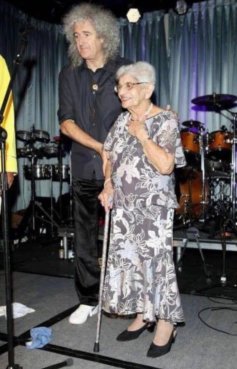 fredsladygodiva's tweet photo. "In private moments with us, away from the glare of the spotlights, in latter years Jer was always ready with a cup of tea when we visited..." – Sir Brian May ☕️🤍

Remembering Jer Bulsara, Freddie's incredible mother.
She held a special place in the hearts of the Queen family, always protecting his legacy with endless love and a twinkle in her eye. 💖✨

#QueenFamily #BrianMay
#FreddieMercury #JerBulsara