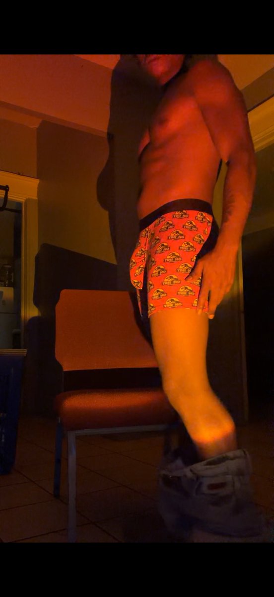 1Ton69's tweet photo. I need sum wet ass pussy right about now 👀😮‍💨 #bbc #blackdick #BigBlackDick #mke #milwaukee #414freak https://t.co/uQ75RCJWnU