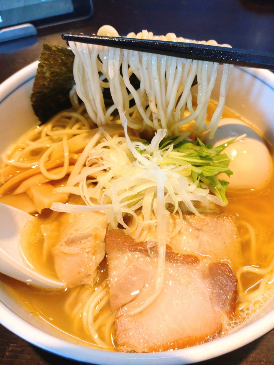 kn52ms's tweet photo. #らーめん
コテコテでは無いですね
らーめんと言うより蕎麦 https://t.co/mwQ5rRQCO6