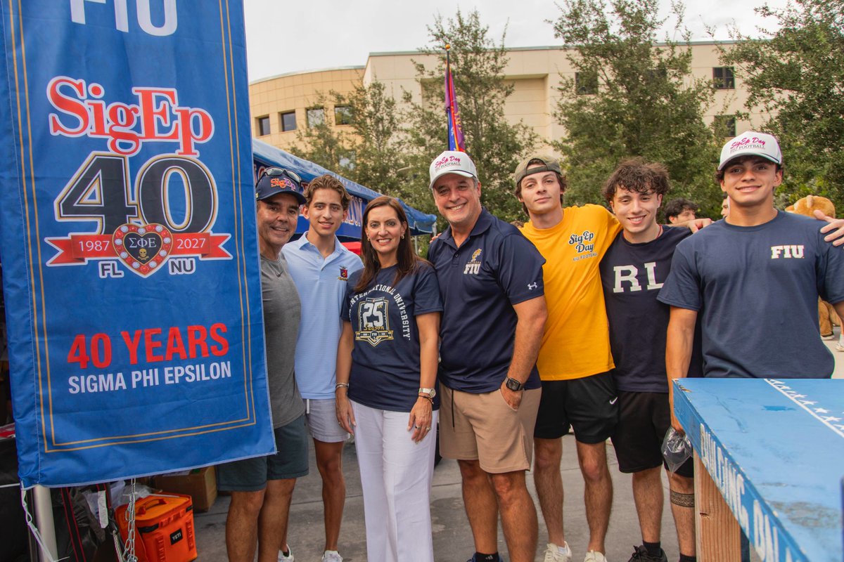 FIUPresident's tweet photo. That’s how you celebrate 25 years of FIU football! 🏈💙💛

A home opener win in Miami, an incredible crowd and 25 years of Panther pride. Our team delivered, and the FIU family showed up and brought the energy tonight.

What a way to start at home. Paws up! 🐾 https://t.co/VkXzPWUbju
