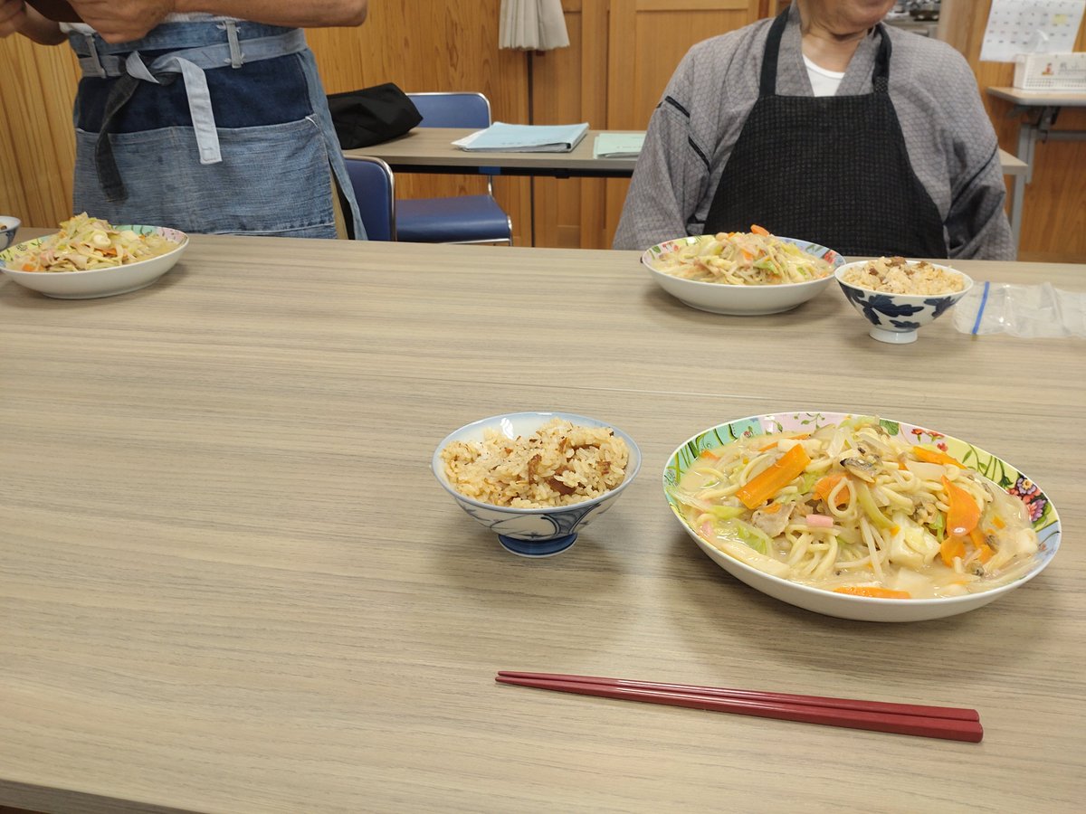 wagakki's tweet photo. 昨日は月１回の男性料理クラブでした。
メニューは鶏めしとちゃんぽんでした。
美味しくいただきました😋 https://t.co/iXHUkpmdYb