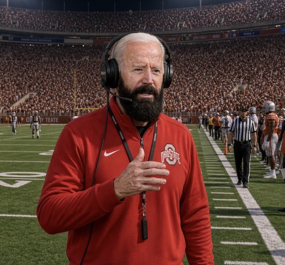 JamesYoder's tweet photo. Ryan Day in 4th quarter against Texas https://t.co/Vkthbh7pZL