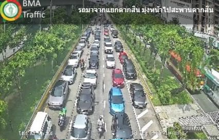 js100radio's tweet photo. 10.38 น. #ถนนกรุงธนบุรี ขาเข้า ช่วงแยกตากสิน >สะพานสมเด็จพระเจ้าตากสิน การจราจรติดขัดหยุดนิ่งนาน
.
เนื่องจาก #อุบัติเหตุ รถชนกัน 6 คัน ช่วงเชิงทางลงสะพานสมเด็จพระเจ้าตากสิน #รถติด

(Cr.CCTV กทม.) https://t.co/djFuogily5