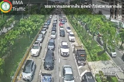 js100radio's tweet photo. 10.38 น. #ถนนกรุงธนบุรี ขาเข้า ช่วงแยกตากสิน >สะพานสมเด็จพระเจ้าตากสิน การจราจรติดขัดหยุดนิ่งนาน
.
เนื่องจาก #อุบัติเหตุ รถชนกัน 6 คัน ช่วงเชิงทางลงสะพานสมเด็จพระเจ้าตากสิน #รถติด

(Cr.CCTV กทม.) https://t.co/djFuogily5