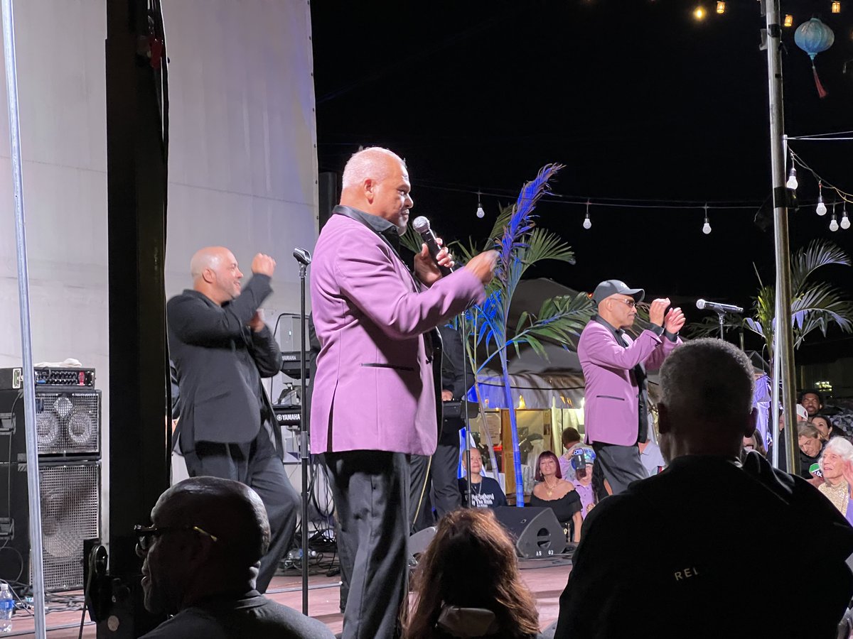 KowloonSaugus's tweet photo. What a fantastic night to listen to the music of the Sold Out show "Tavares with special guest Angelena &amp; the Unit!"

Thank you everyone for coming by!

#KowloonRestaurant
#KowloonTikiOnBroadway 
#KowloonConcertSeries
#Tavares
#AngelenaAndTheUnit
#MusicMaiTaisSaugusWings https://t.co/hsulnRnC7W