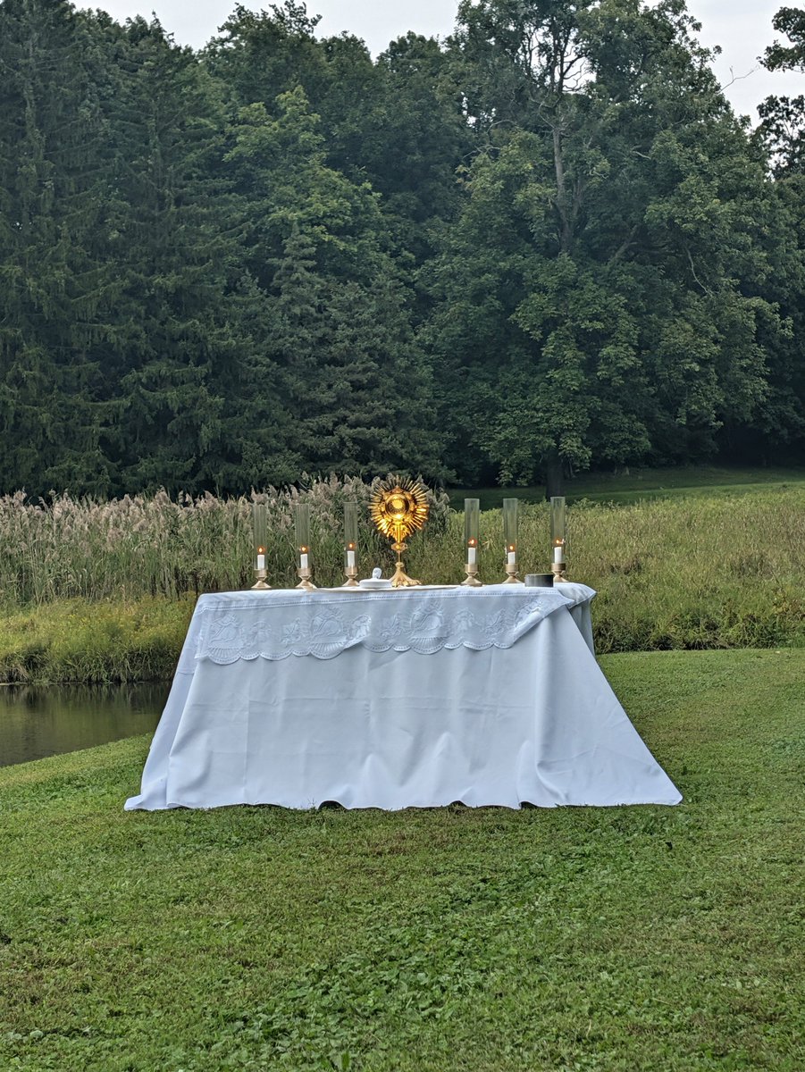 Lux_Dei7's tweet photo. Hoy fui a un retiro espiritual en las montañas 

Y frente al Santísimo pedí por todos ustedes, y también por los que vayan a ver este post para que el Señor los llene de bendición y conceda las peticiones de sus corazones.
🙏 https://t.co/rhsx5oR4AD