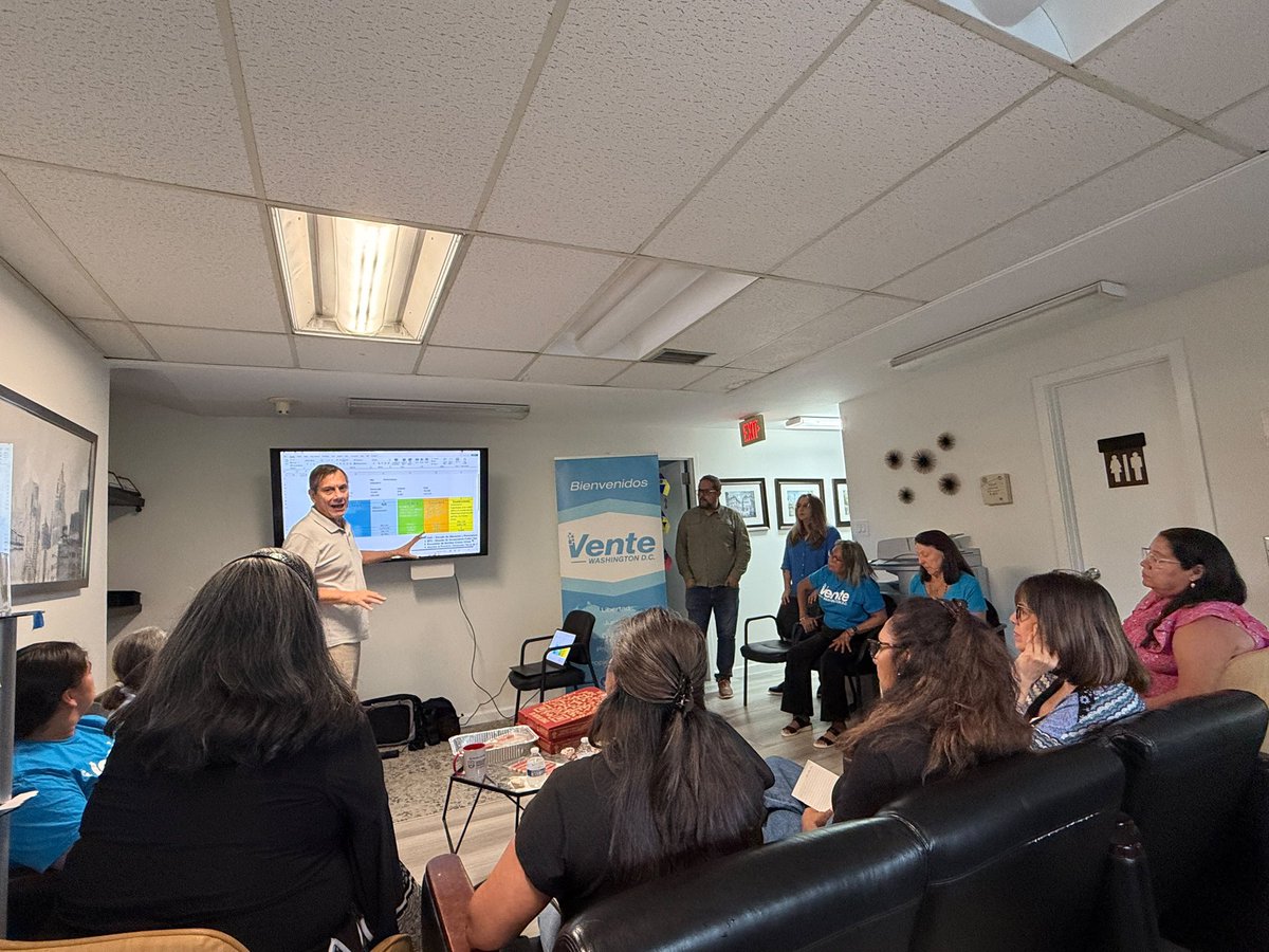 vente_mundo's tweet photo. ¡La fuerza de la causa liberal traspasa fronteras! 🇻🇪🇺🇸

En el área DMV, los Colegios Ciudadanos de Washington D.C., Maryland y Virginia se organizan con determinación junto a Humberto Villalobos; Coordinador Electoral de Vente Venezuela, trazando la ruta y las estrategias para todo lo que se viene. 

¡Este partido dentro y fuera se moviliza con la gente! #HastaElFinal