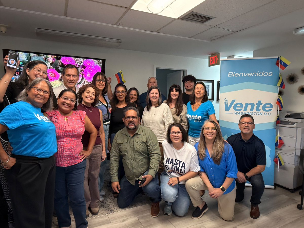 vente_mundo's tweet photo. ¡La fuerza de la causa liberal traspasa fronteras! 🇻🇪🇺🇸

En el área DMV, los Colegios Ciudadanos de Washington D.C., Maryland y Virginia se organizan con determinación junto a Humberto Villalobos; Coordinador Electoral de Vente Venezuela, trazando la ruta y las estrategias para todo lo que se viene. 

¡Este partido dentro y fuera se moviliza con la gente! #HastaElFinal