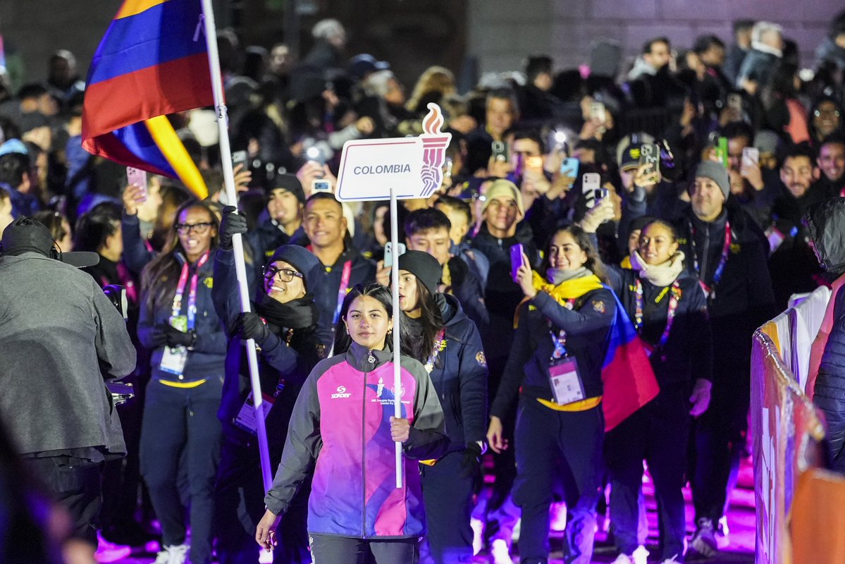 MinDeporteCol's tweet photo. 🇨🇴 ¡Se encendió el pebetero y con él, las ilusiones de los deportistas colombianos!

Con la ceremonia de inauguración de los XIII Juegos Suramericanos, en el Monumento Nacional a la Bandera de Rosario 🇦🇷, la delegación colombiana continúa su camino hacia LA gloria. ¡Vamos! https://t.co/Sv5Cg9acKT
