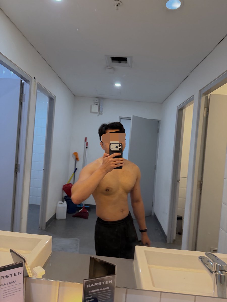 Aaaasunda16a's tweet photo. Manusia Hybrid,
Lari sendiri,  gym sendiri 😏 https://t.co/LBed20ZZsh