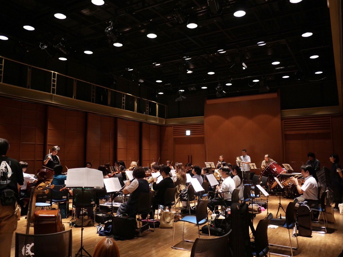 sanda_orchestra's tweet photo. 先日の練習風景です♪
モーツァルトとハチャトゥリアン、こちらも打楽器が加わり、だんだんと良いサウンドに✨ https://t.co/MMpQIzUhC2