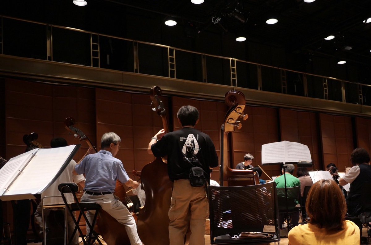 sanda_orchestra's tweet photo. 先日の練習風景です♪
モーツァルトとハチャトゥリアン、こちらも打楽器が加わり、だんだんと良いサウンドに✨ https://t.co/MMpQIzUhC2