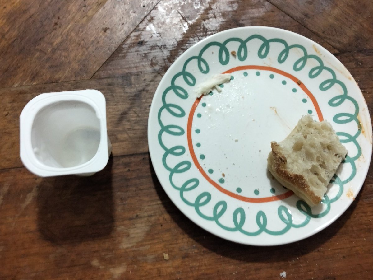 lud_cwex's tweet photo. What I left 
 (gave half my mozzarella cheese to my kitty) https://t.co/wLMmGsSz0D