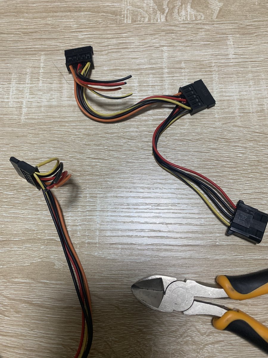 HaRuGamingPC's tweet photo. 自作PCのケース配線ガチ勢は電源の配線ぶった斬るのは当たり前なんかな？ https://t.co/A1omQX8LFJ