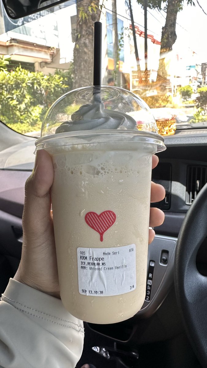 dxxDrewCircle's tweet photo. Yum 😋 akhirnya es kopai https://t.co/7qHaGFwwmF