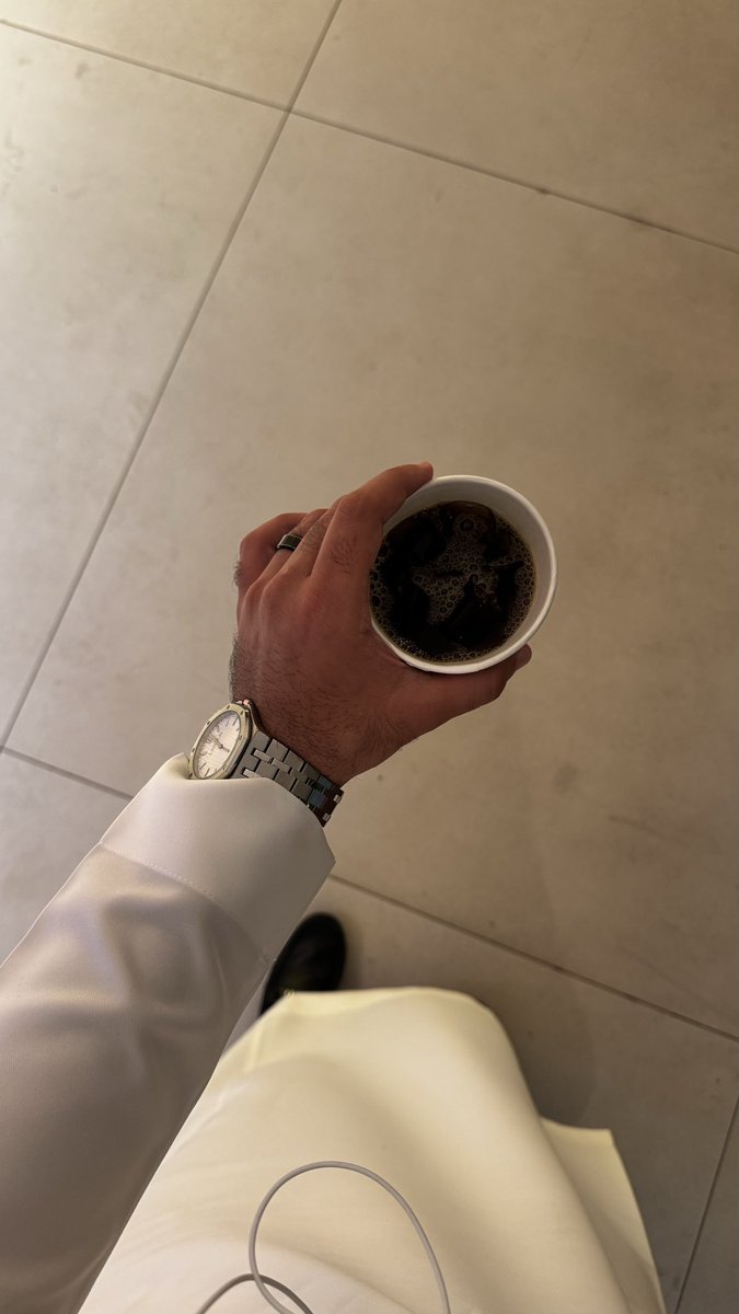 oln1i's tweet photo. صباح الخير  أما بعد:

ماكنت أظنها تقدر تليّن قلبي الجلمود
بعد مالت تحت وبل السحاب ولانت أطرافي https://t.co/PPhhS5DdbO