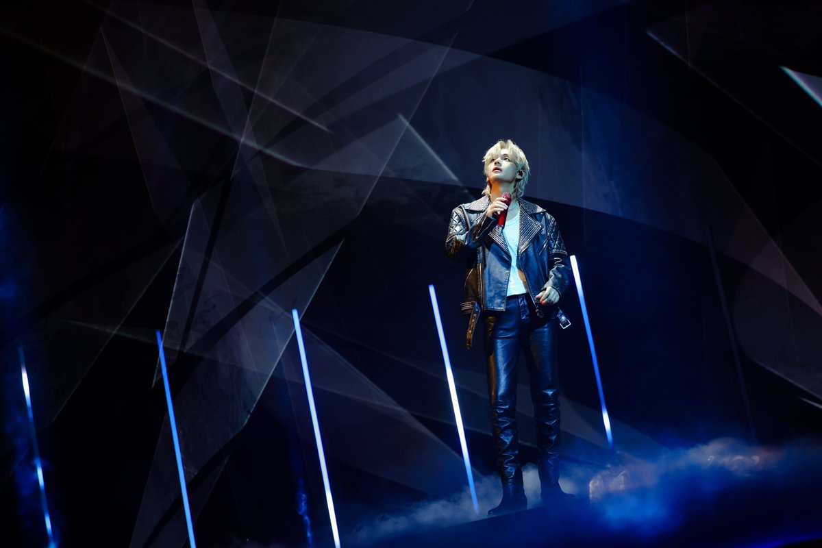 alexapolezhaeva's tweet photo. @bts_bighit @thv #V #TAEHYUNG
#KimTaehyung #THV
#V_Layover #V_Blue

"[#TodaysBTS] Shock❗️ Blonde V in a full leather jacket and pants outfit is real😲 The NPOP stage where he showed off his graceful face again today💜

#TodaysV #뷔 #V #NPOP #EmotionalBomb #TaehyungTearsUpTheStage" 

2023.09.13 https://t.co/ApWHwawjni
