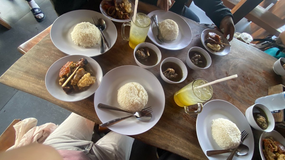 mistobeli's tweet photo. self reward habis survey makrab 😔😔😔💔💔💔 https://t.co/LxIDSLSwhE