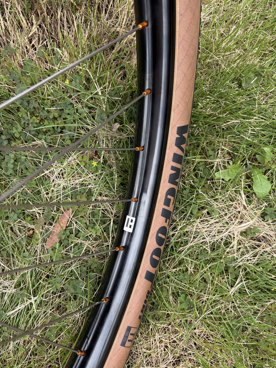 astbikes's tweet photo. 26インチ時代に活躍したホイールをバラして、ダートジャンプ用に丈夫なリムを使い組み立てました。
#chris_kinghub
#tubagurarim
#pillersporks
#mawinipple
#マウンテンバイク
#astbikes
#astforest
#練馬板橋
#和光市秩父市
#マウンテンバイクショップ https://t.co/rsSADnr9XB