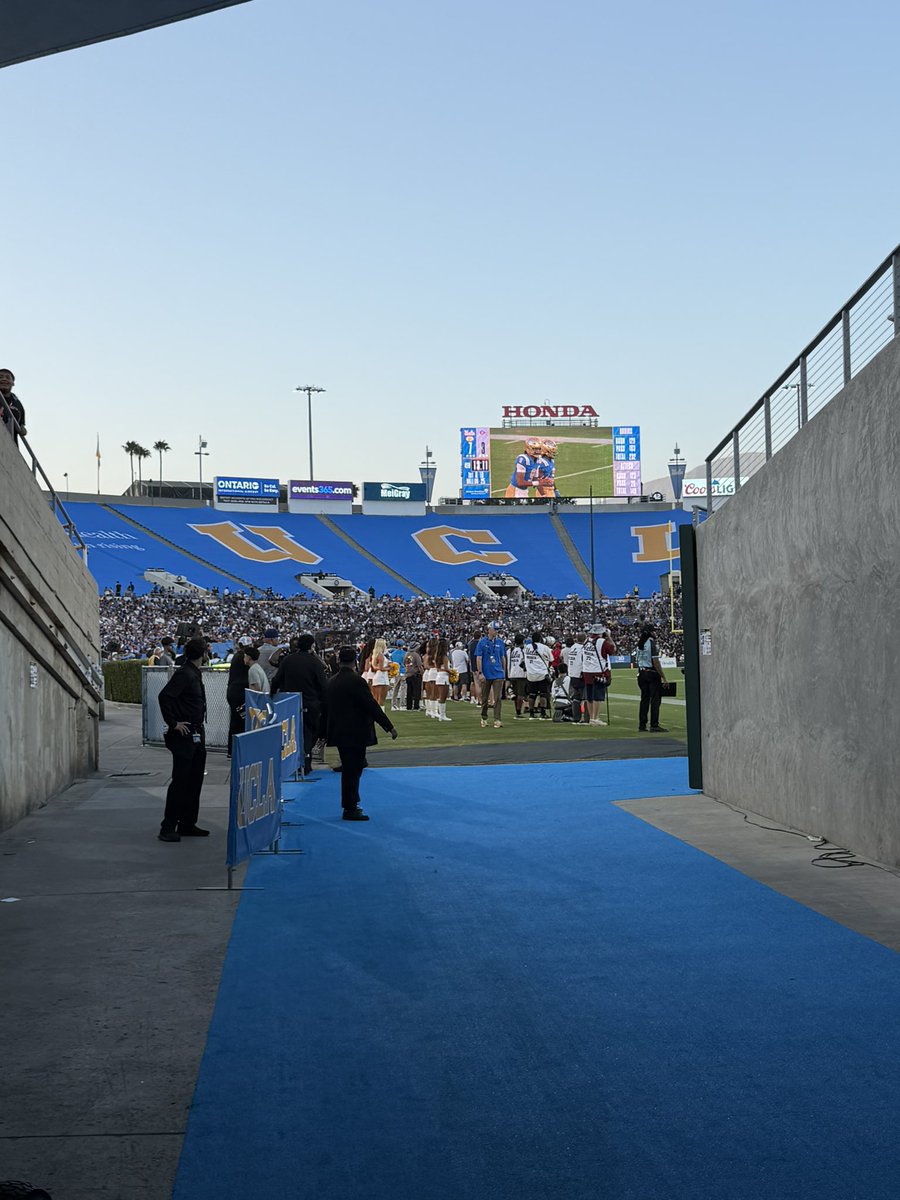 OLCoachCam's tweet photo. Thank you @UCLAFootball @dyray22 @CoachMarshawn for the hospitality! 🫡 #4sUp #MayorsClub https://t.co/oEwyrDpSuQ