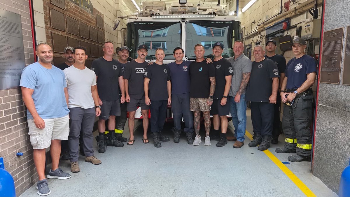 NYCFireWire's tweet photo. John O’Connor working his last tour at Rescue 1  He started in Elmhurst Lad.136 then went to Rescue 1, retiring with over 20years. https://t.co/vbjTW80Btk