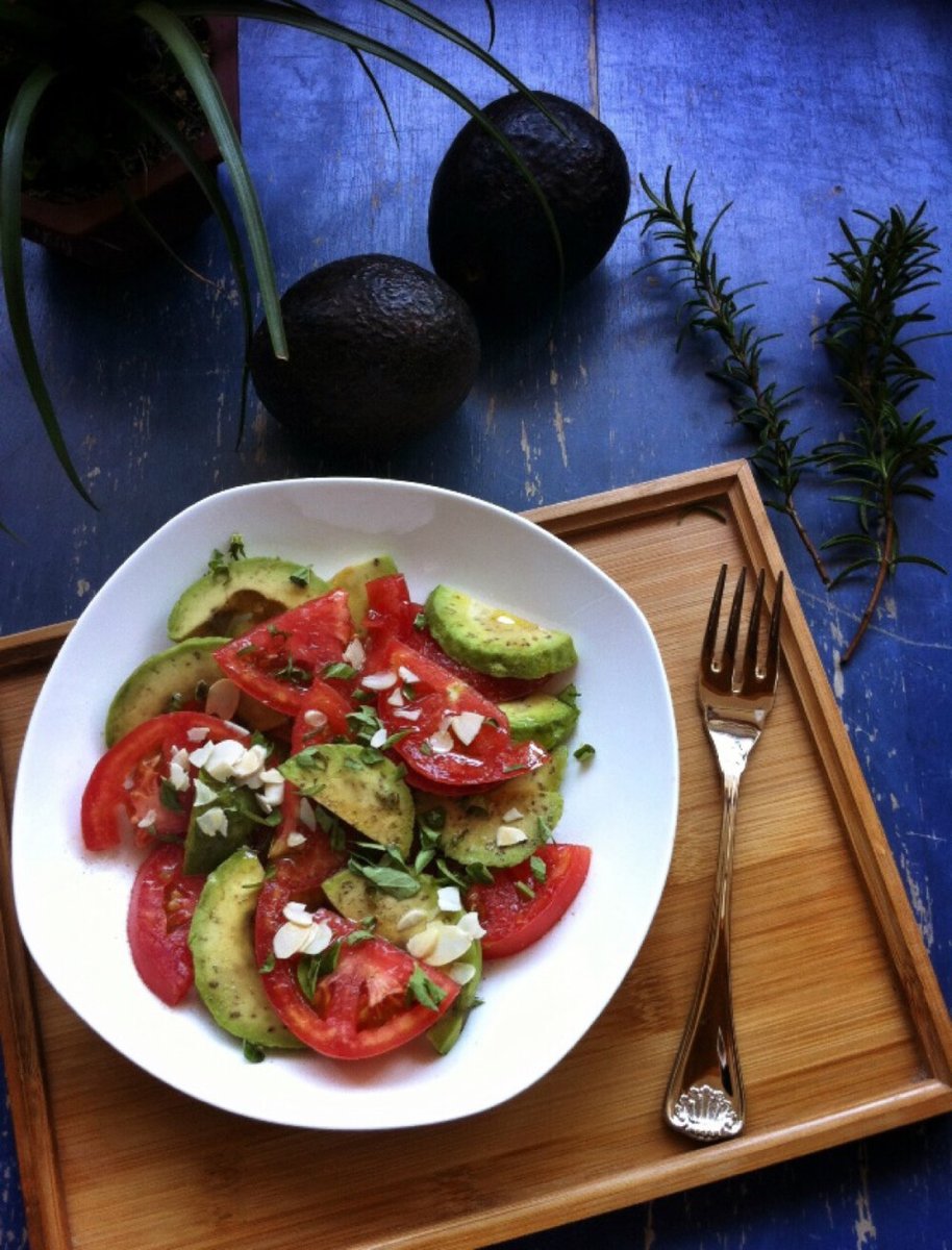 KarenKellyhlhf's tweet photo. [Stocked up on fresh tomatoes, avocados, and basil—perfect for tonight’s homemade pasta night! No more last-minute runs, just tasty, fresh meals ahead. ]， https://t.co/WiJcCSgA4Q