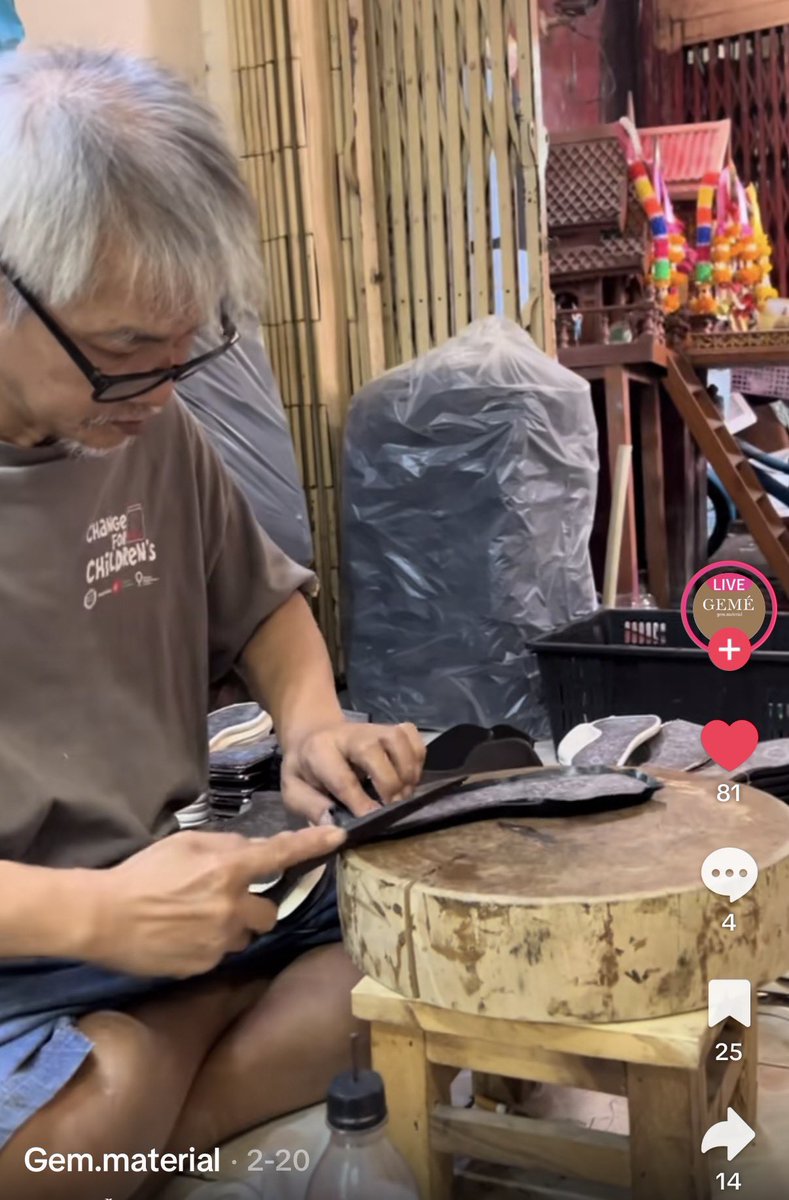 butterismy's tweet photo. งานรองเท้าช่างไทยที่แนะนำอีกคู่ ฝีมือช่างไทยเลย ของ gemmaterial มีหลายทรงเลย หลายแบบ แล้วราคาประมาณ 200-400 มีถึงไซส์ 42เลย https://t.co/vPY9Ox8iXj