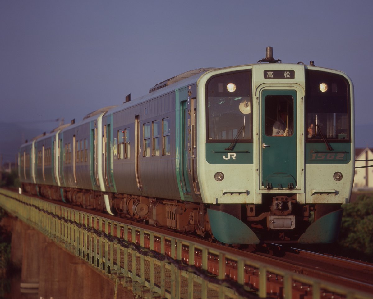 223Y_twit's tweet photo. 最近撮影したJR型4B　3600型の大量投入後は見られなくなるかもしれないので念のため記録  PENTAX67Ⅱ RVP100＋1 https://t.co/JPZtftUxY8