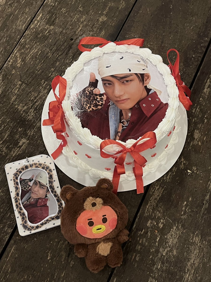 rainth's tweet photo. meu bolinho 🌟🎂 https://t.co/vkOla5J21h