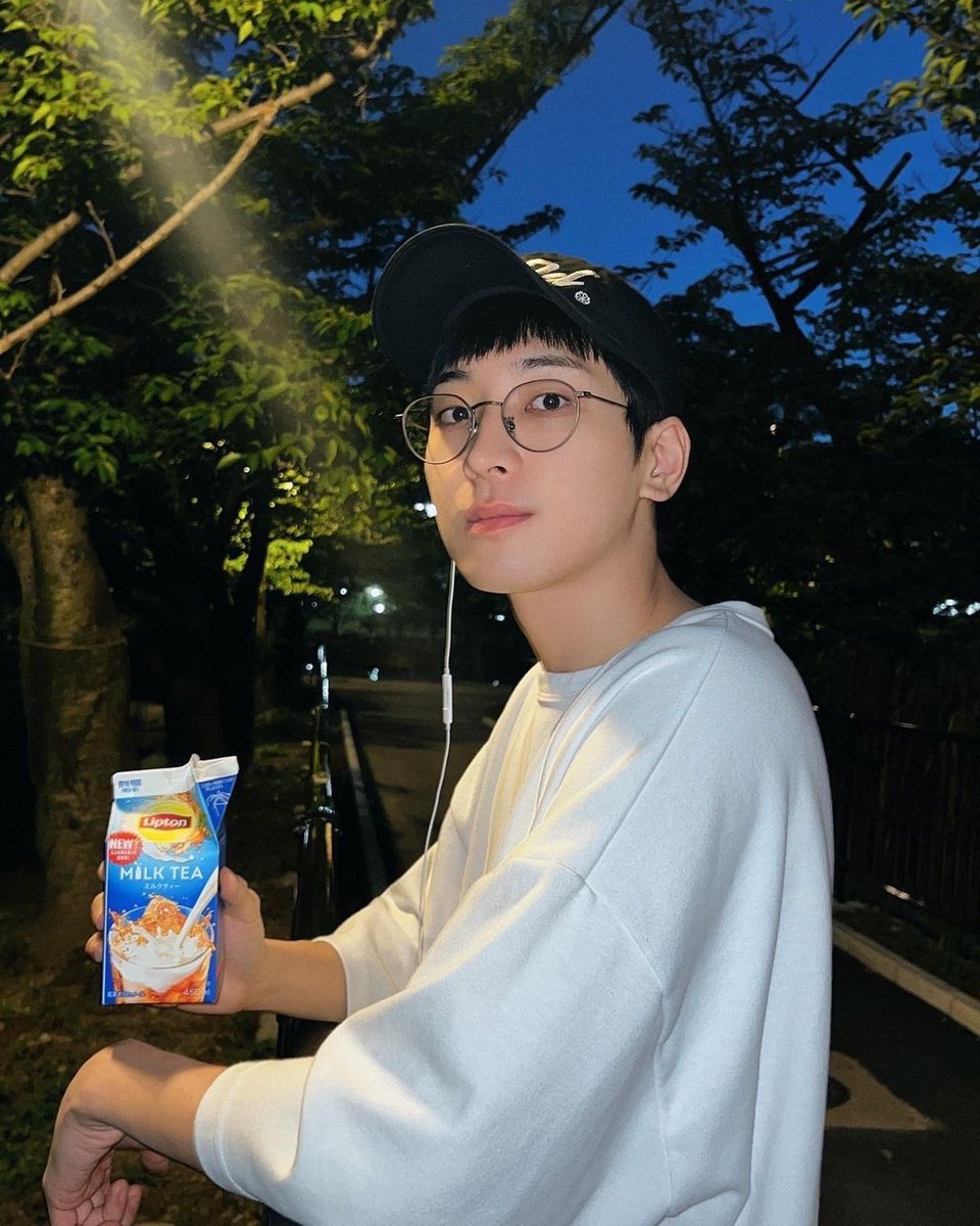717glasses's tweet photo. when my social battery runs out and i just wanna go home 

my home 🥺 https://t.co/HiOUsI3RU8